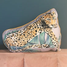 Load image into Gallery viewer, LEOPARD LUXURY VELVET CUSHION
